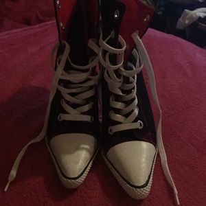 Ann Michelle sneaker heel